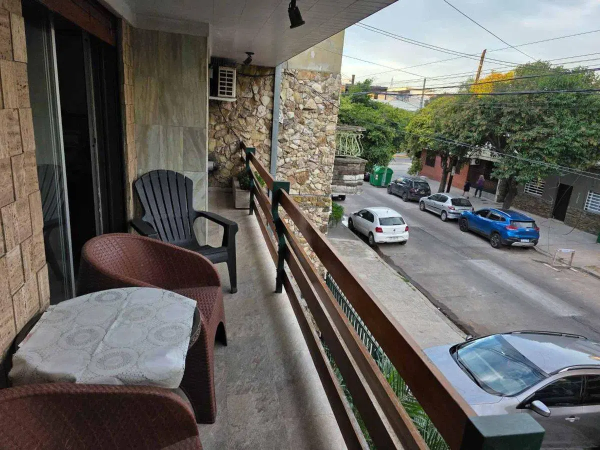 Venta casa 4 amb 2 plantas cochera jardin Liniers 2
