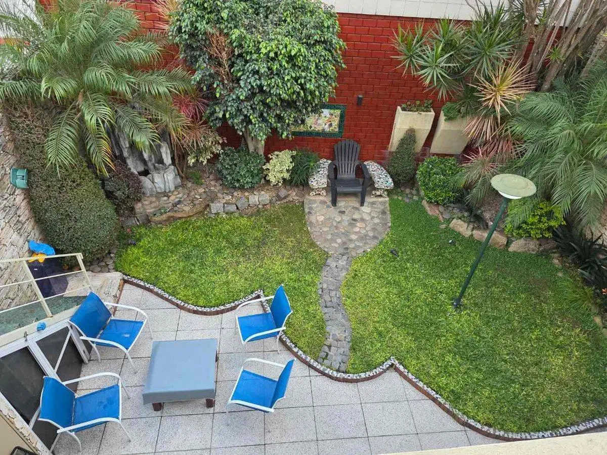 Venta casa 4 amb 2 plantas cochera jardin Liniers 8