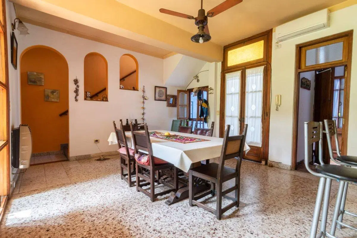Casa de 6 Ambientes con local 5