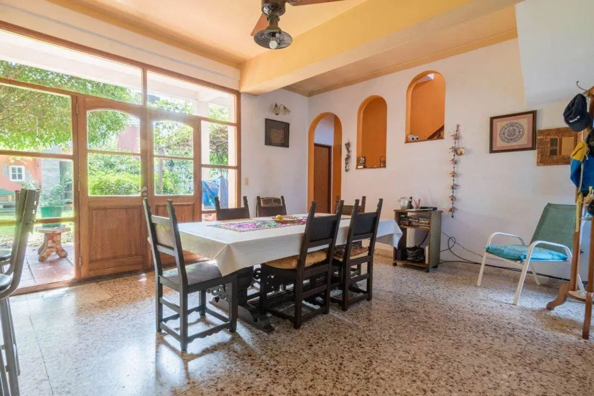 Casa de 6 Ambientes con local 3