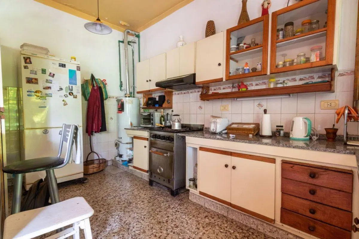 Casa de 6 Ambientes con local 8