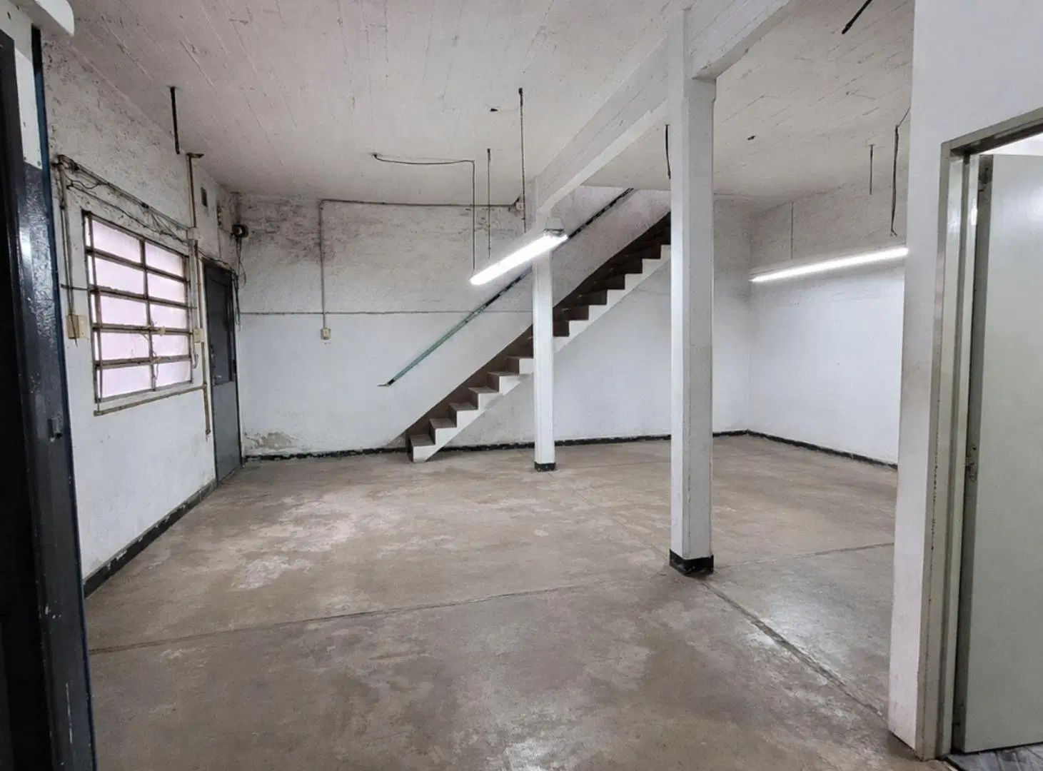 Venta Lanús Galpón 117m2 Planta Libre 2 baños 2