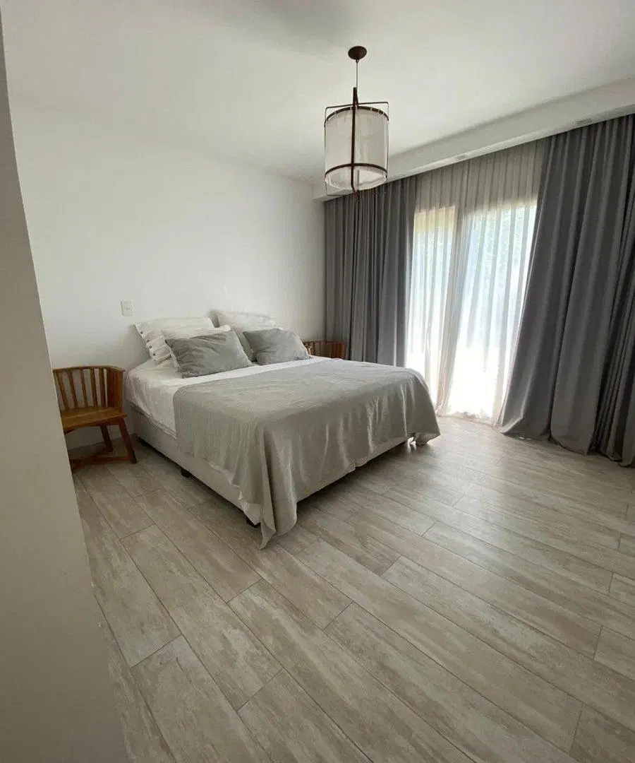 VENTA CASA CON PISCINA BARRIO STA ELENA PILAR ESTE 8