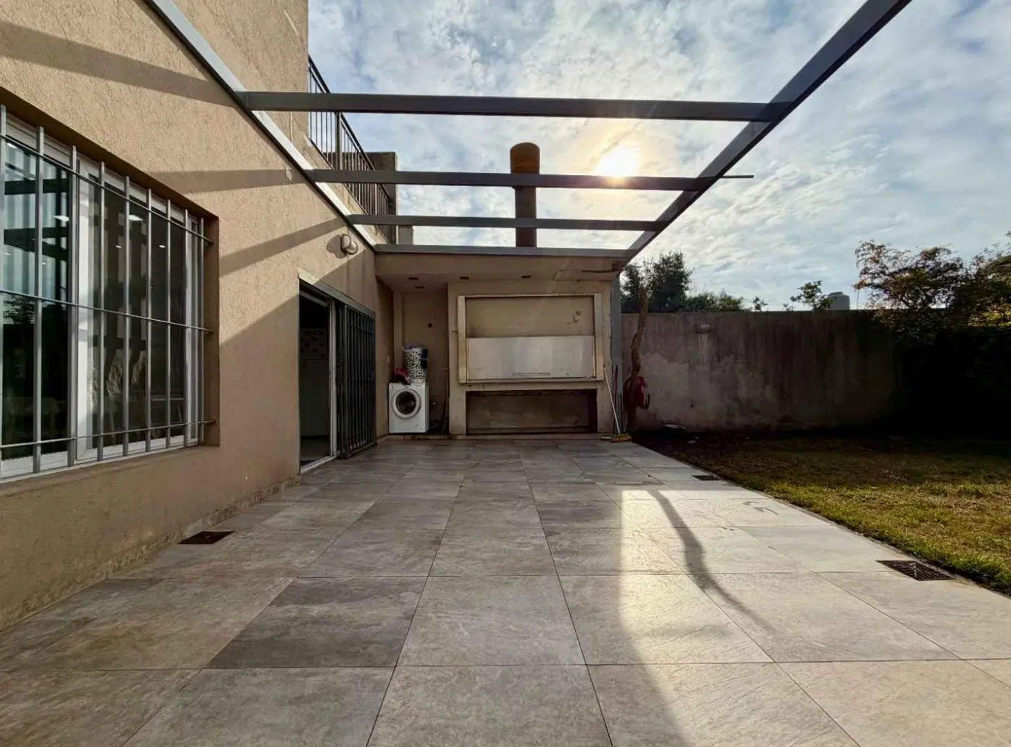 Venta casa 5 ambientes con cochera jardin parrilla 8
