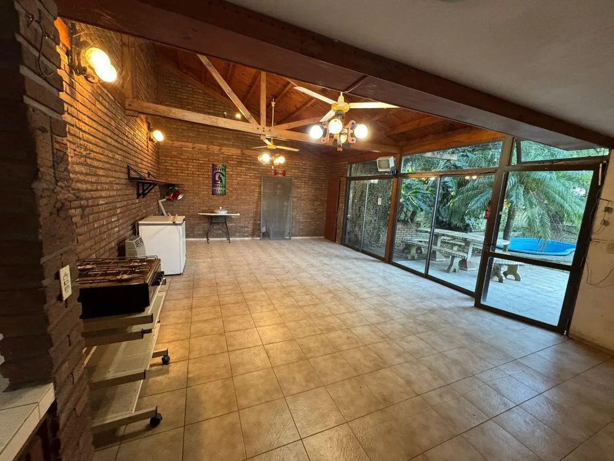 VENTA CASA 5 ambientes Berazategui 2