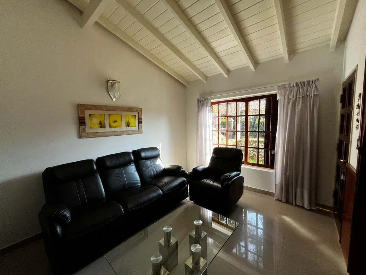 CASA 4 AMBIENTES CON QUINCHO Y PILETA CIUDAD EVITA 3