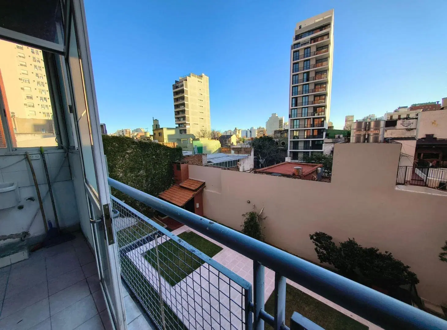 VENTA DOS AMBIENTES CON BALCON PILETA SUM JUEGOS 8