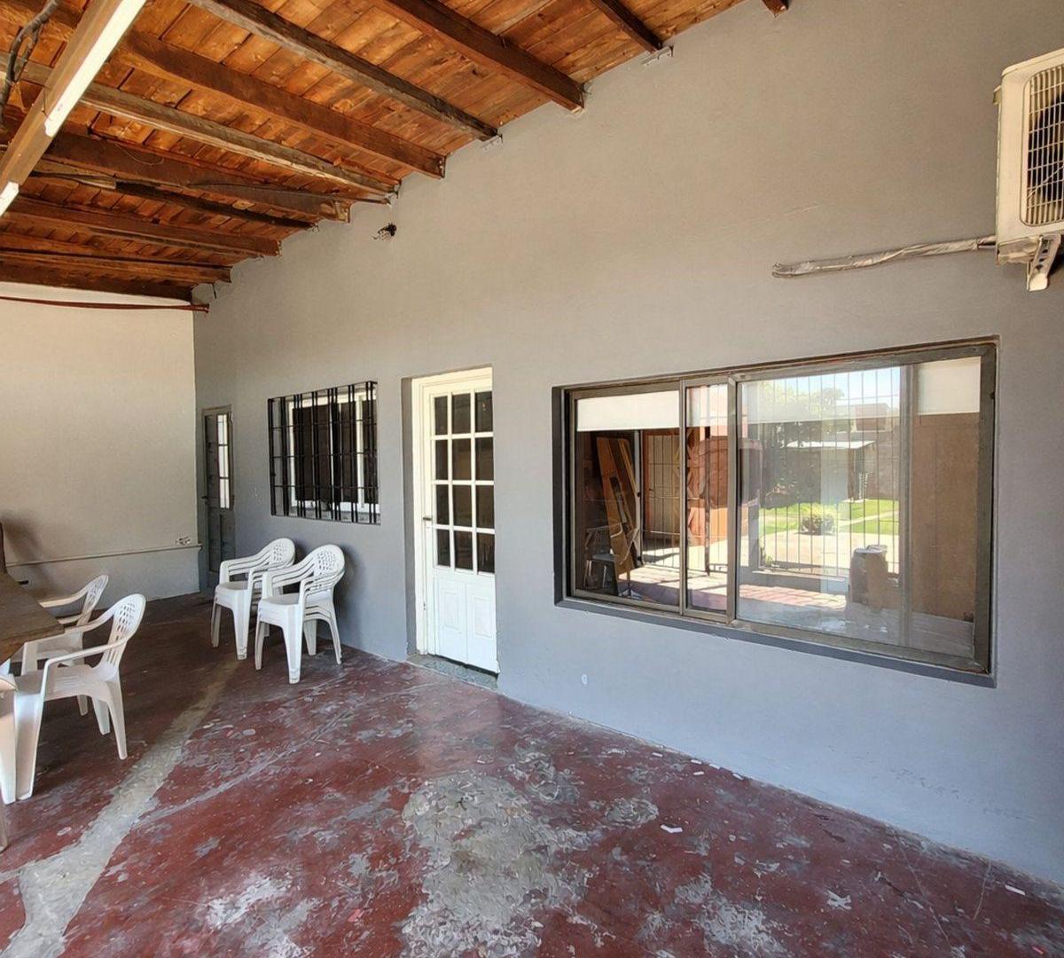 Foto de Venta Casa Lanús 3 ambientes Jardín Parrilla Qcho, imagen 4