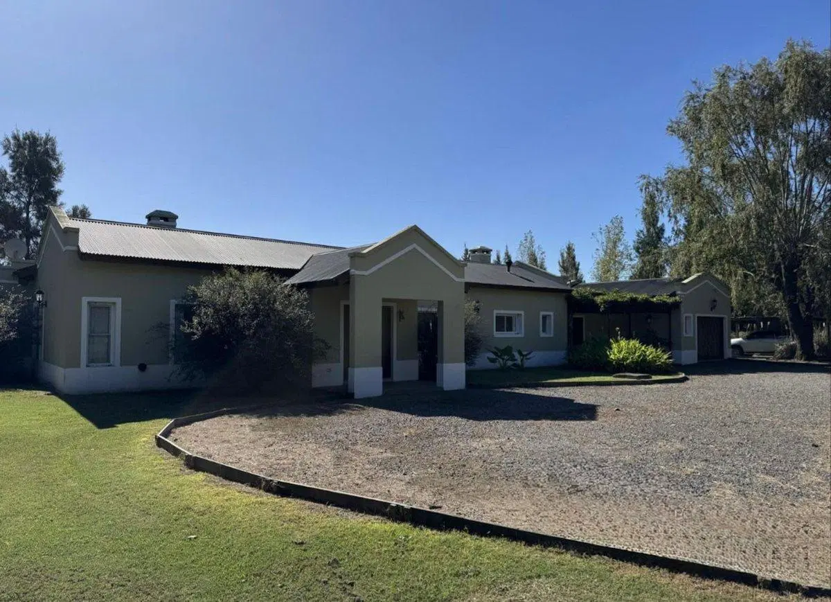 VENTA CASA 4 AMBIENTES LOS CARDALES CHACRA 2