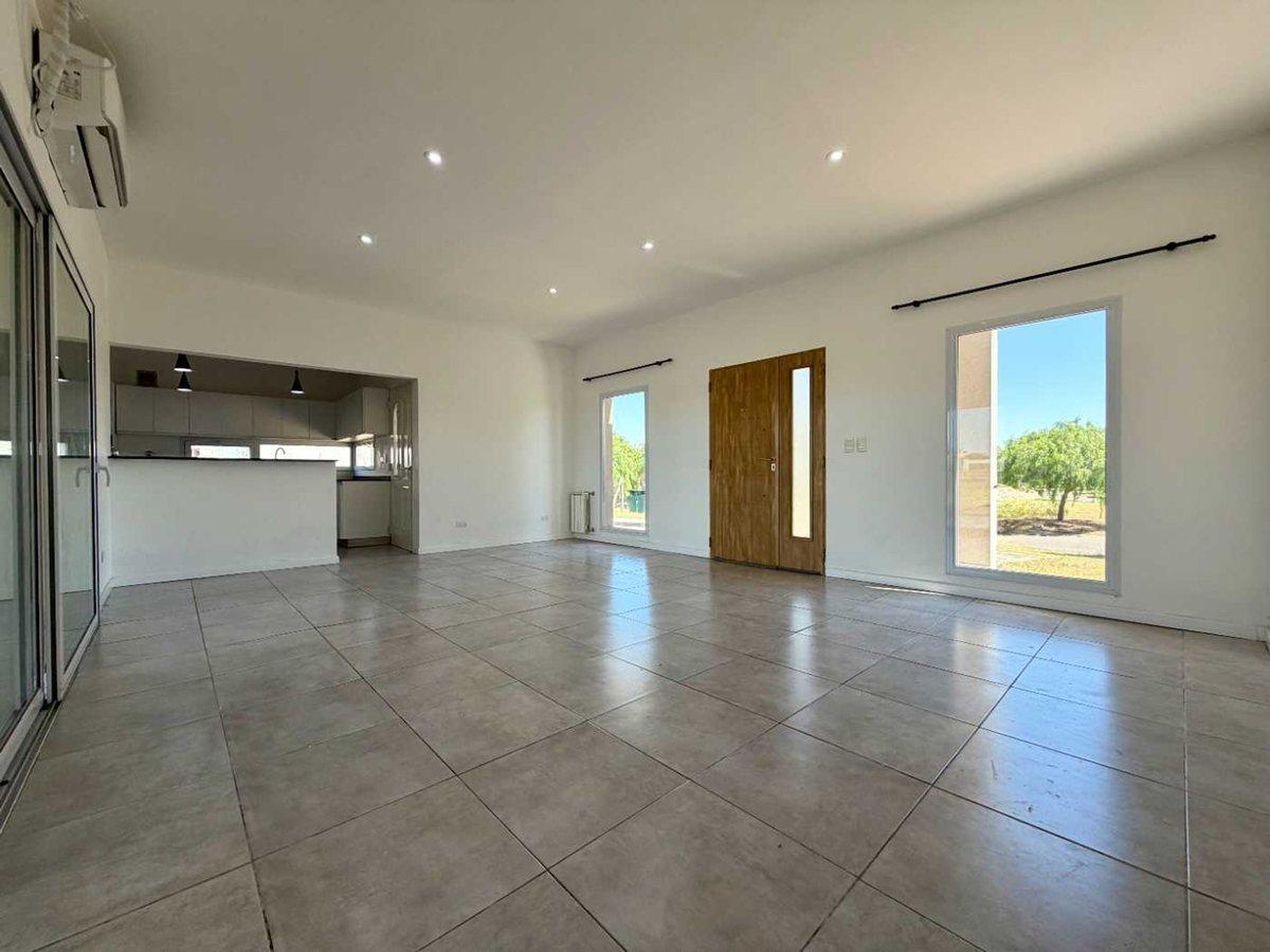 Foto de VENTA CASA 4 AMBIENTES CON PILETA EN SAN SEBASTIAN, imagen 1