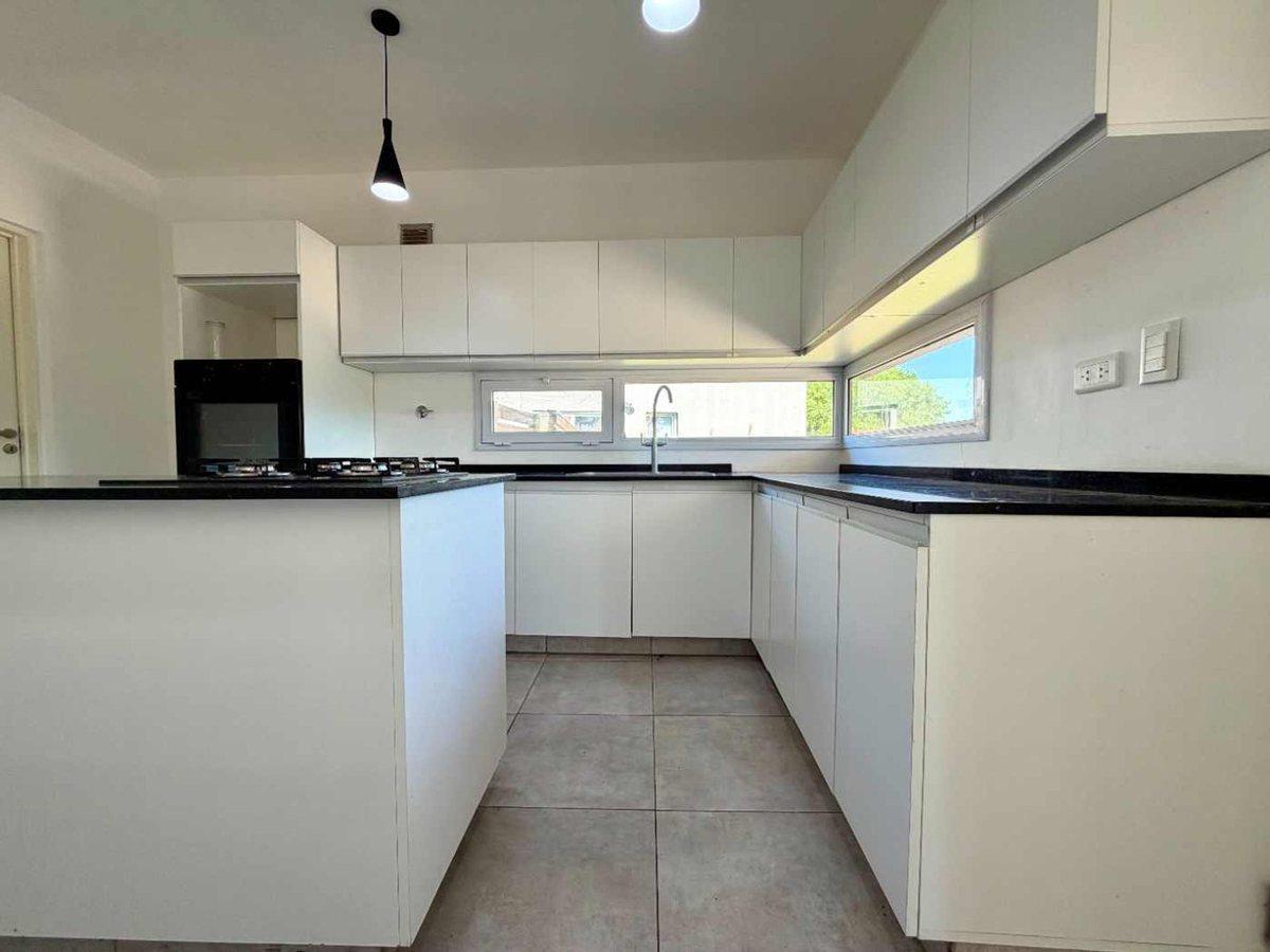 Foto de VENTA CASA 4 AMBIENTES CON PILETA EN SAN SEBASTIAN, imagen 4