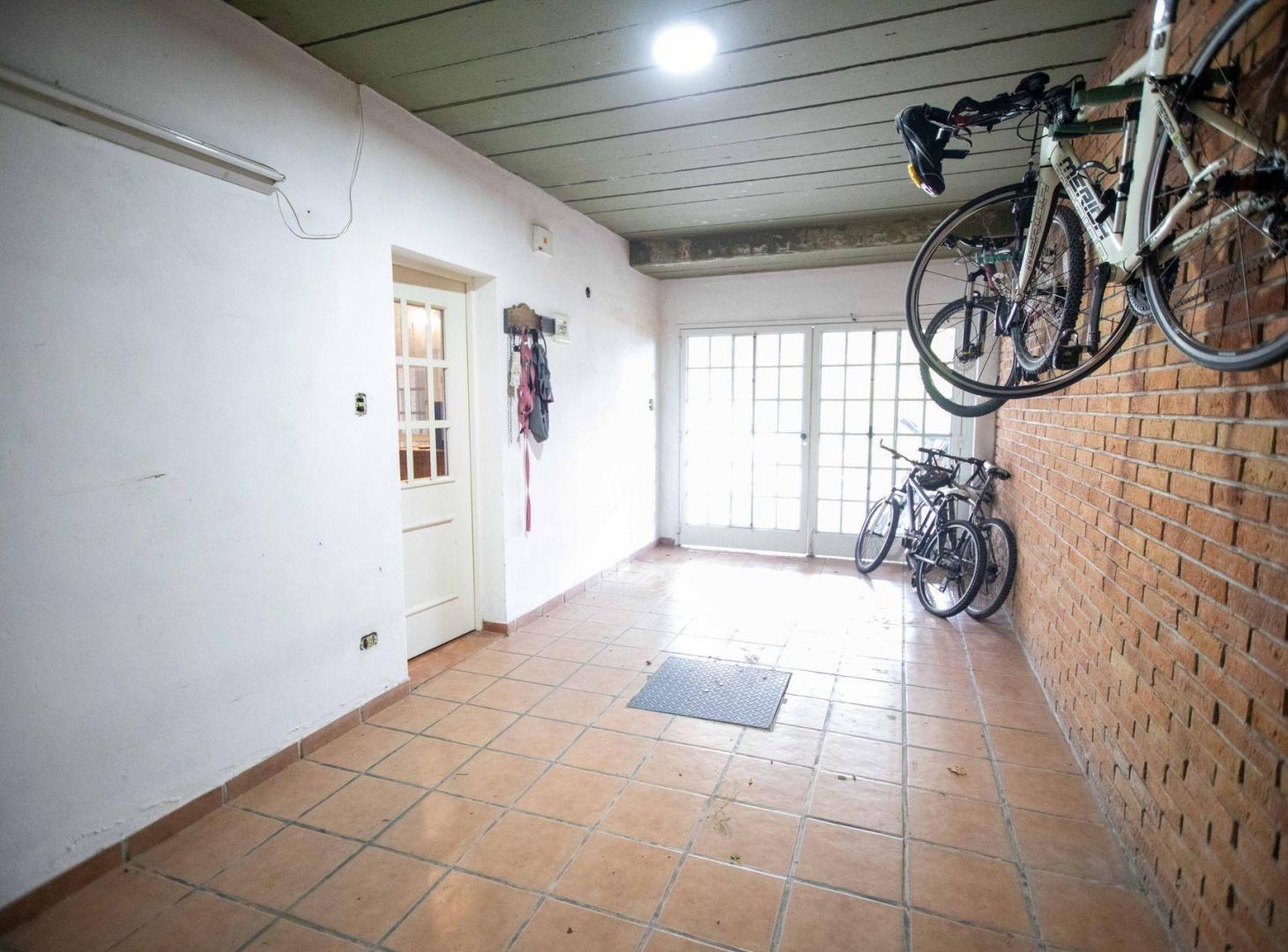 Foto de VENTA CASA 5 AMB. GARAGE PARQUE PILETA, LIBERTAD, imagen 5