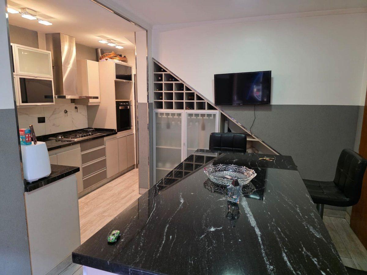 Foto de Venta casa 5 ambientes fondo cochera Liniers, imagen 4