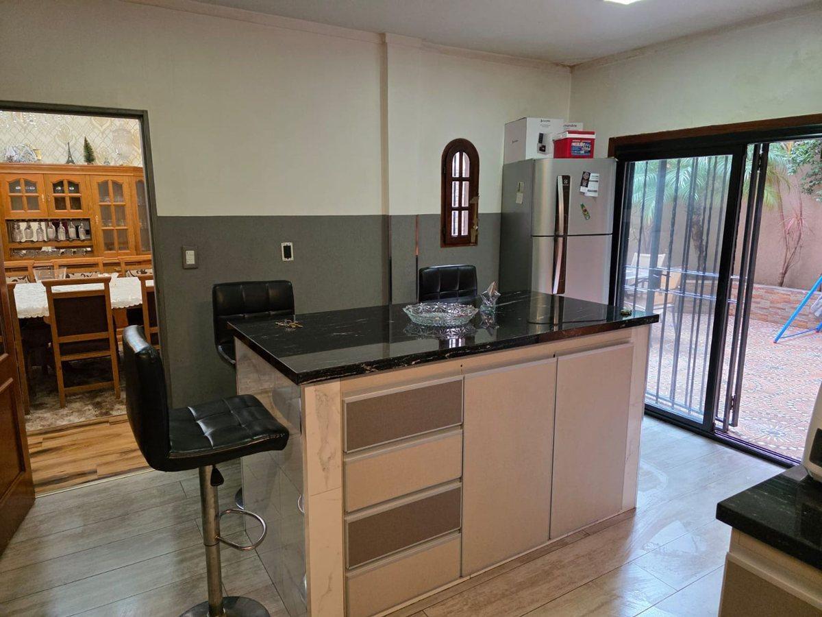 Foto de Venta casa 5 ambientes fondo cochera Liniers, imagen 1