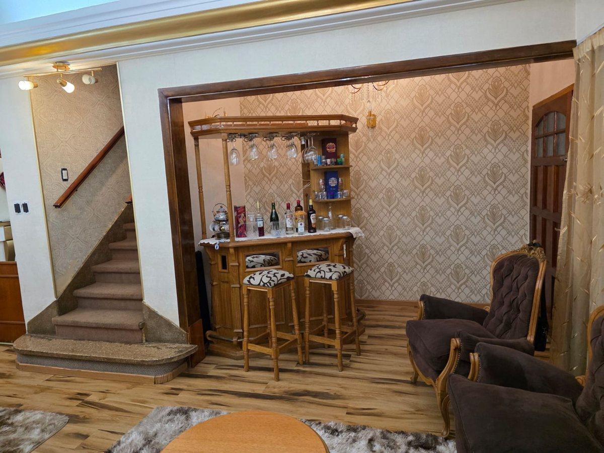 Foto de Venta casa 5 ambientes fondo cochera Liniers, imagen 2