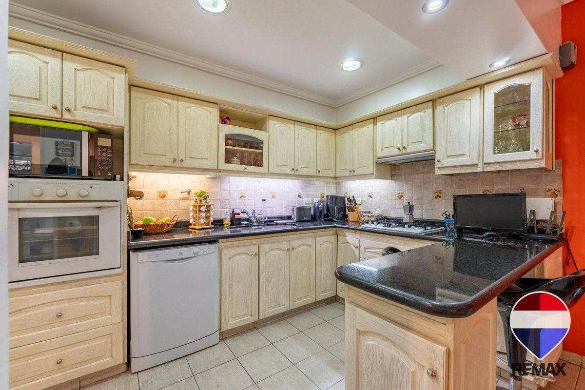 Foto de VENTA CASA 4 AMBIENTES COCHERA MATADEROS, imagen 4