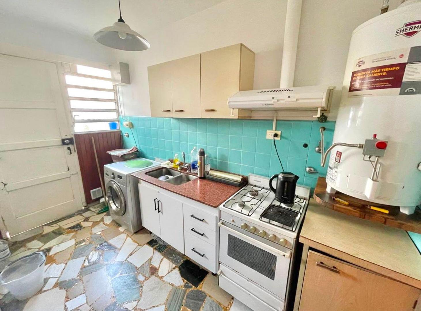 Foto de VENTA CASA BERNAL ESTE CON LOCAL COCHERA PATIO, imagen 1