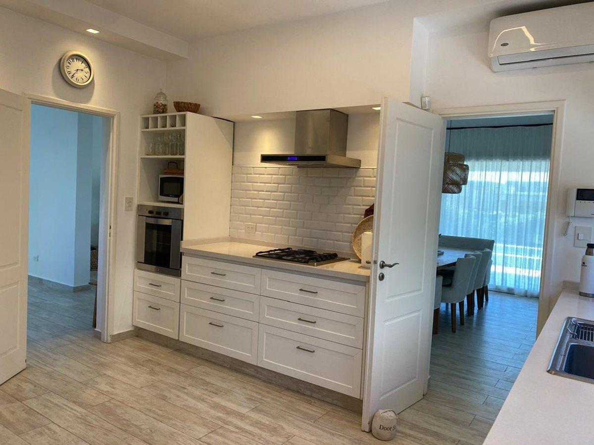 Foto de VENTA CASA CON PISCINA BARRIO STA ELENA PILAR ESTE, imagen 2