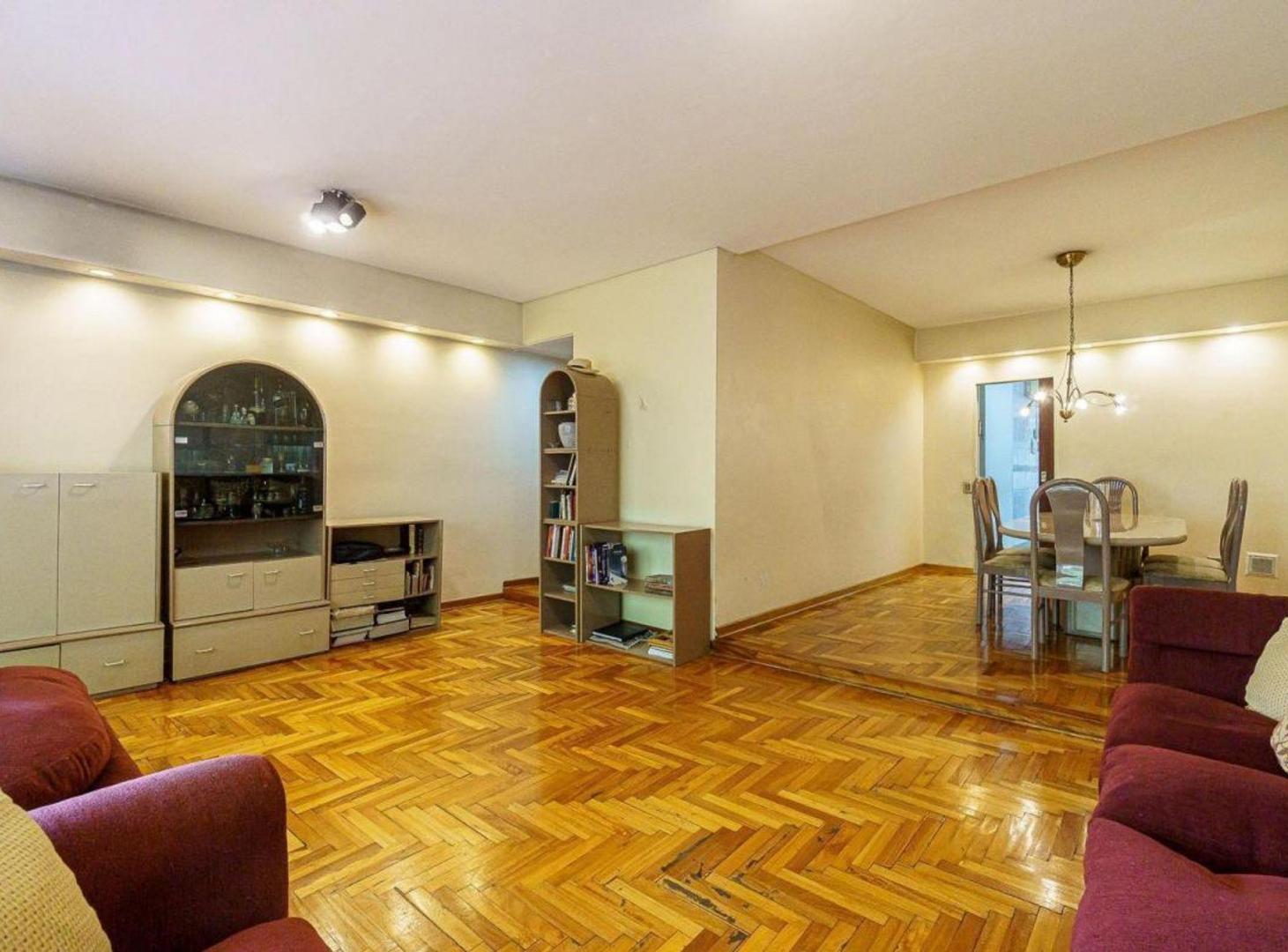 Foto de VENTA DEPARTAMENTO FLORES 4 AMB BALCON COCHERA, imagen 2
