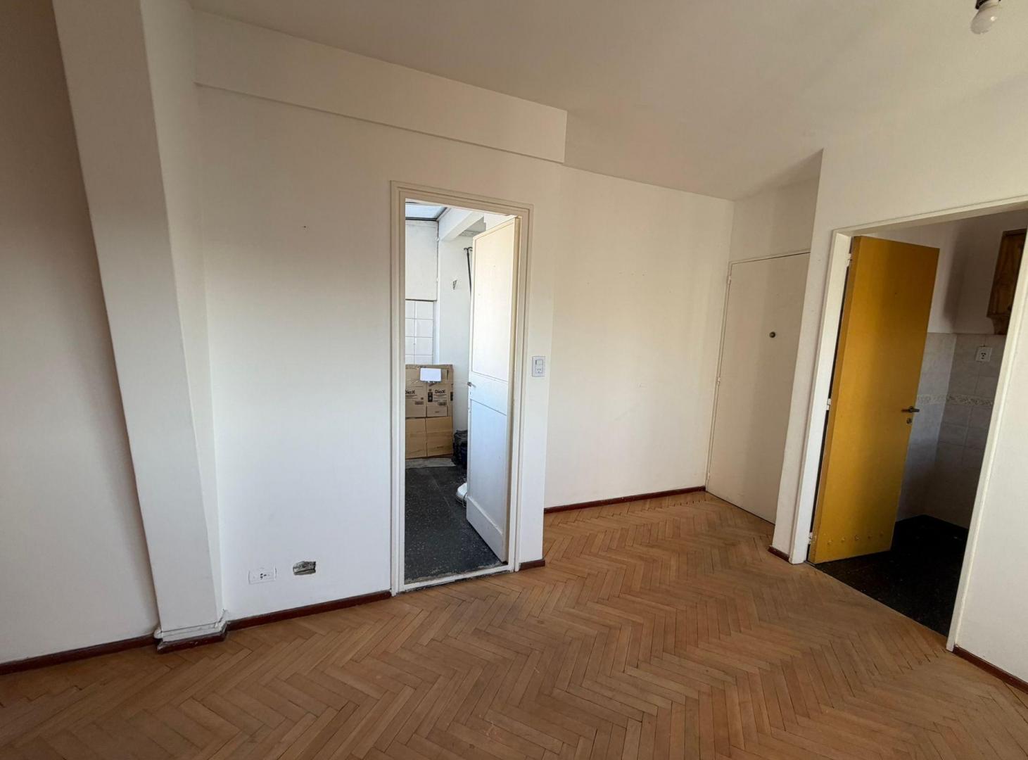 Foto de VENTA DEPARTAMENTO 2 AMBIENTES MONSERRAT C/BALCON, imagen 3
