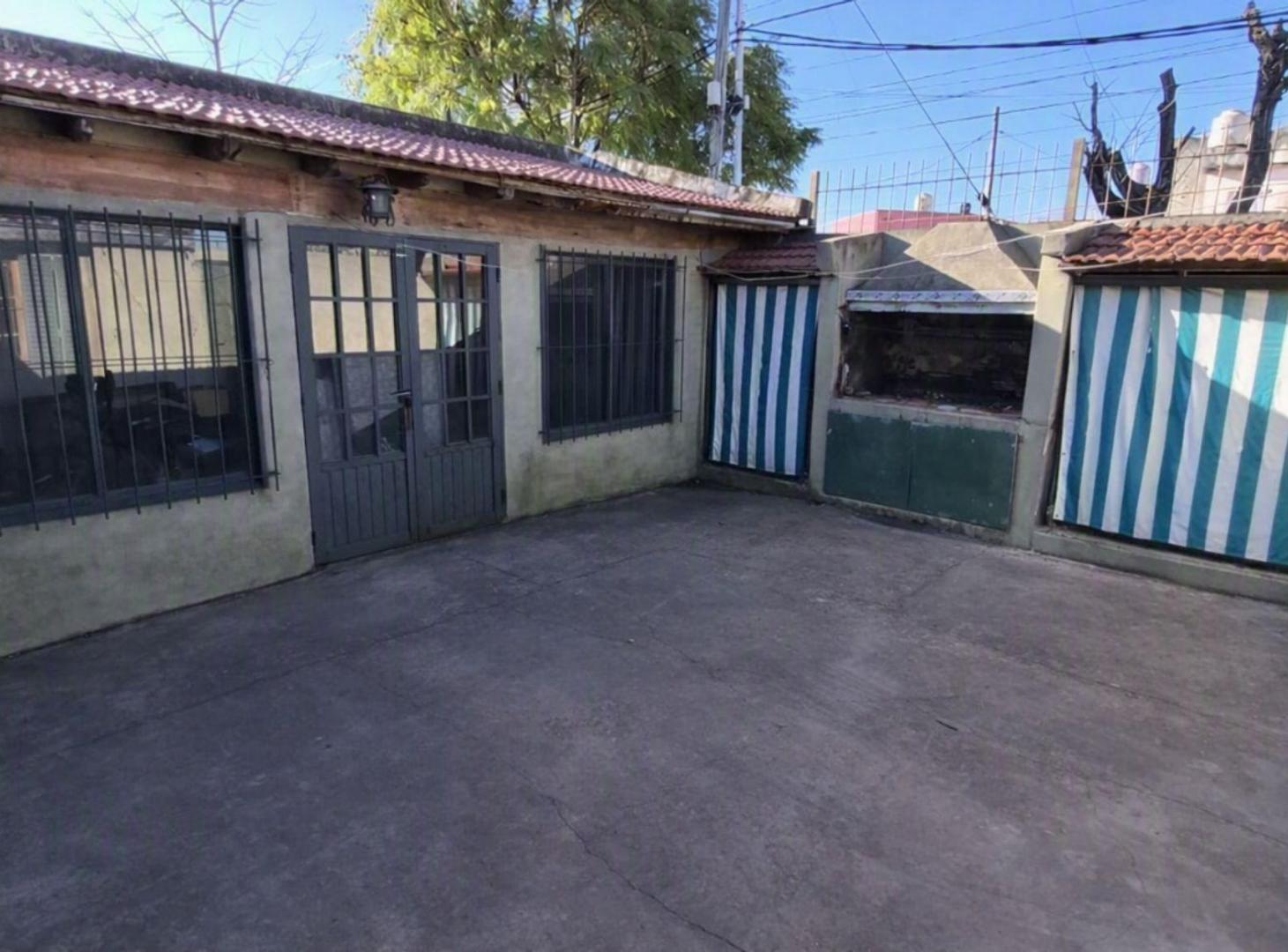 Foto de VENTA SARANDI CHALET 4 AMB EN ESQUINA A RECICLAR, imagen 5