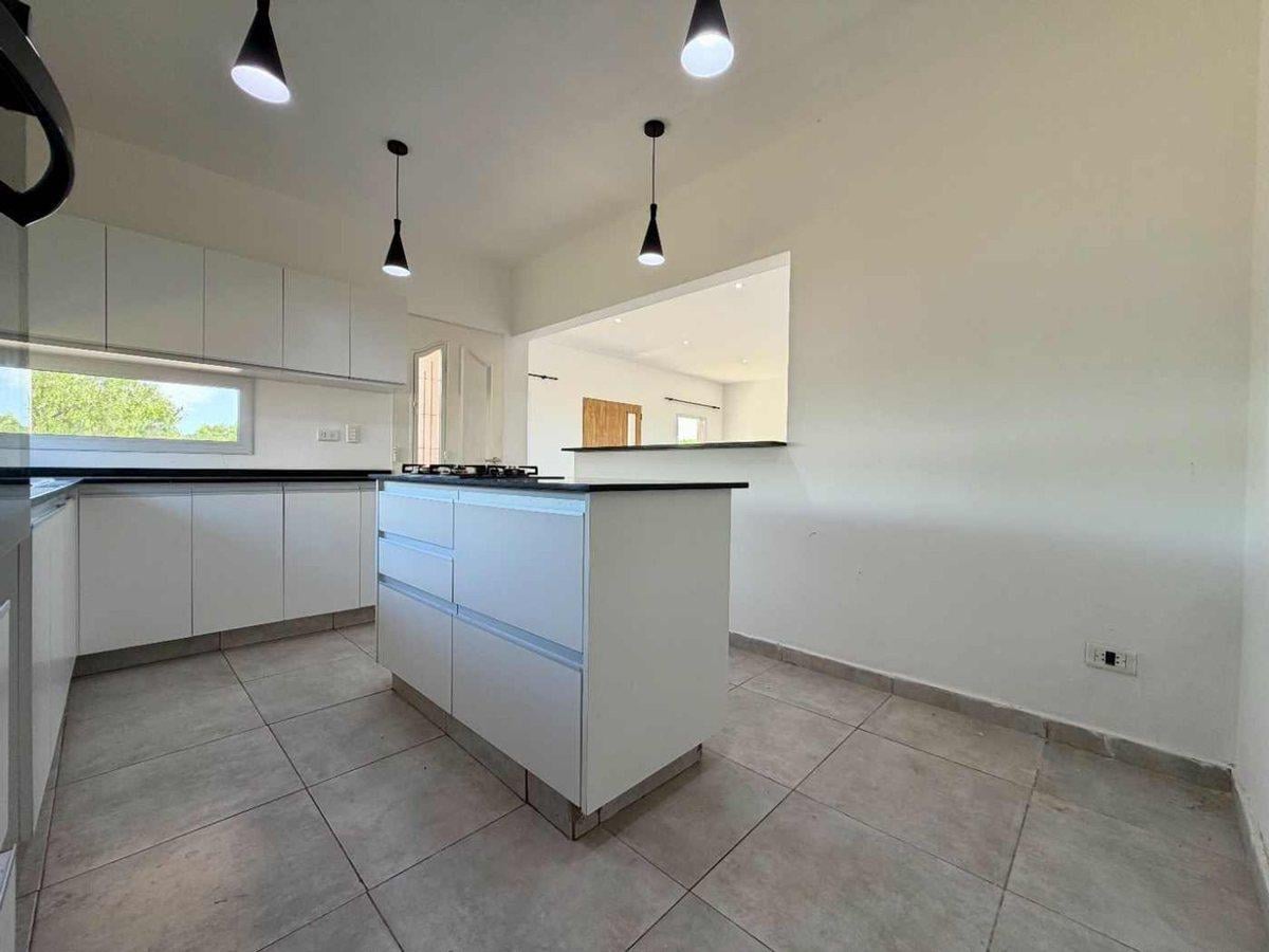 Foto de VENTA CASA 4 AMBIENTES CON PILETA EN SAN SEBASTIAN, imagen 5