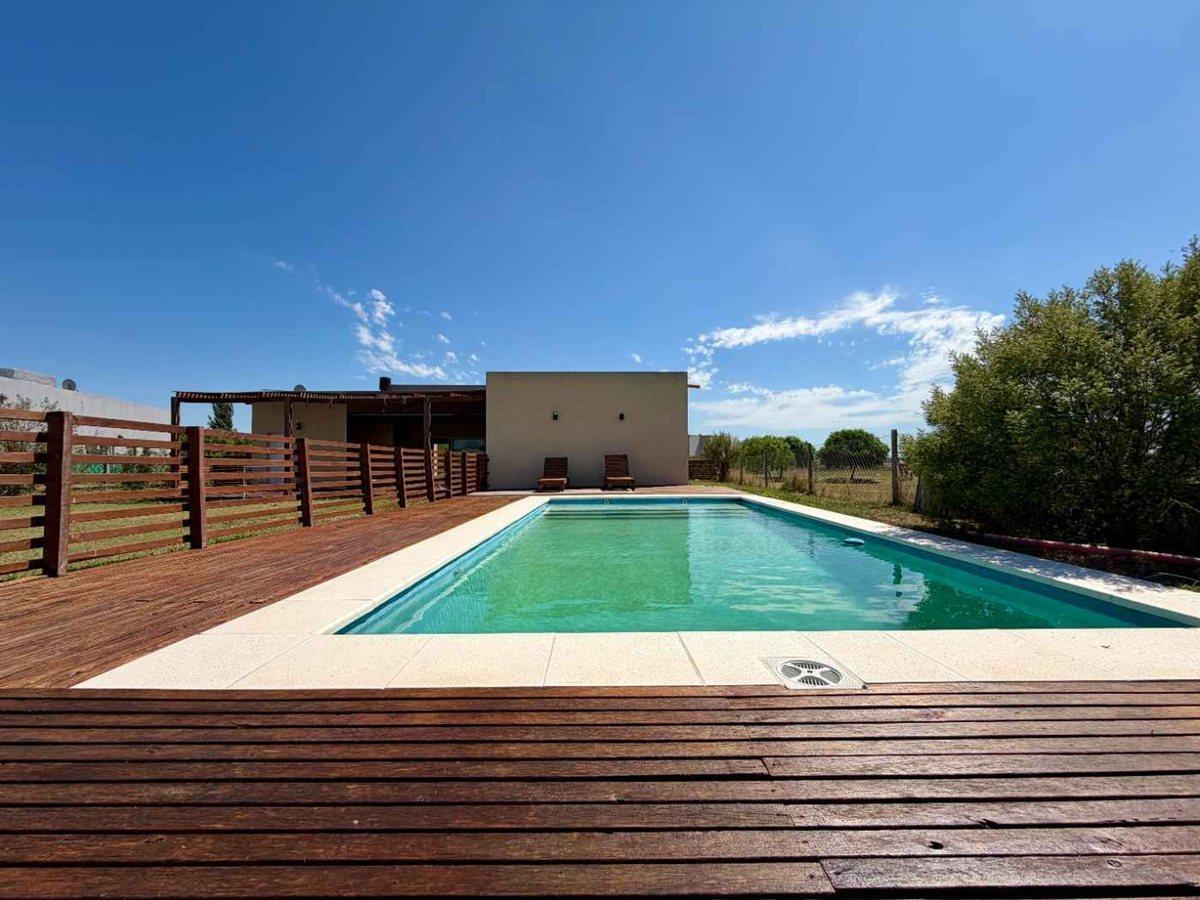 Foto de VENTA CASA 4 AMBIENTES CON PILETA EN SAN SEBASTIAN, imagen 4