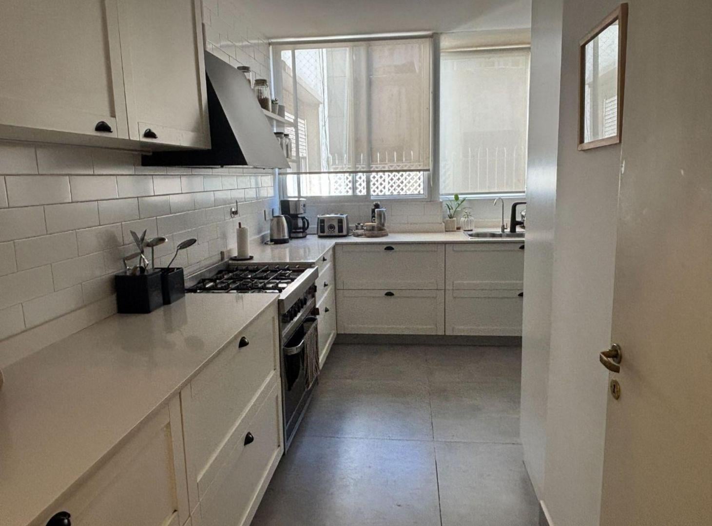 Foto de VENTA DEPTO 5 AMBIENTES RECICLADO BALCON BELGRANO, imagen 2
