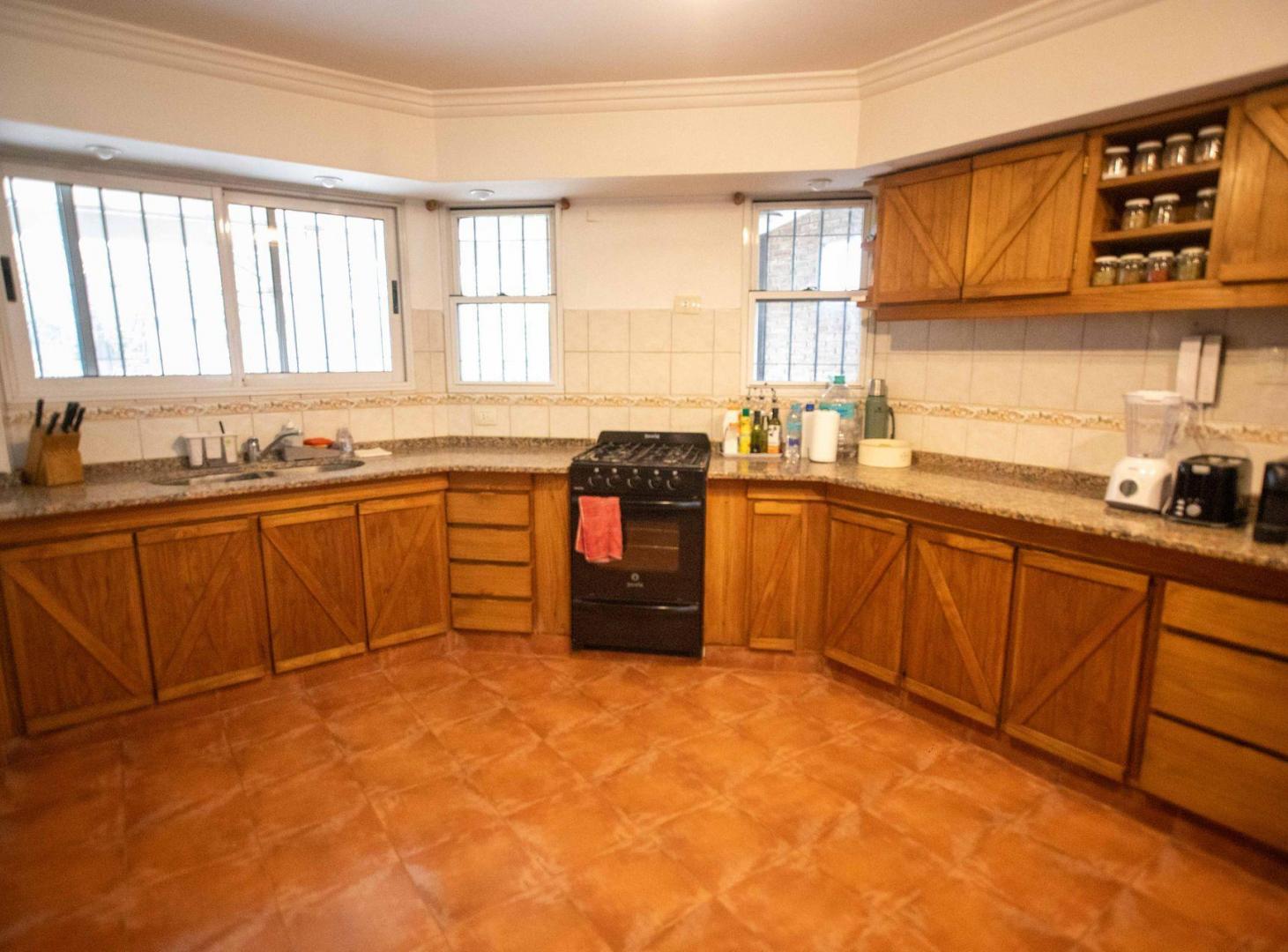 Foto de VENTA CASA 5 AMB. GARAGE PARQUE PILETA, LIBERTAD, imagen 4