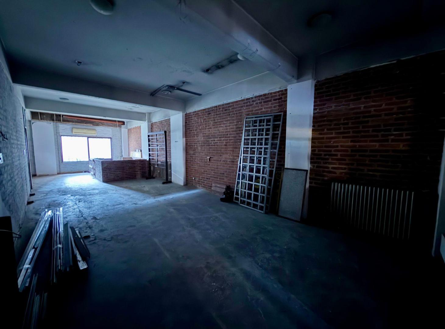 Foto de VENTA LOCAL COMERCIAL CON PATIO EN MONSERRAT CABA, imagen 2