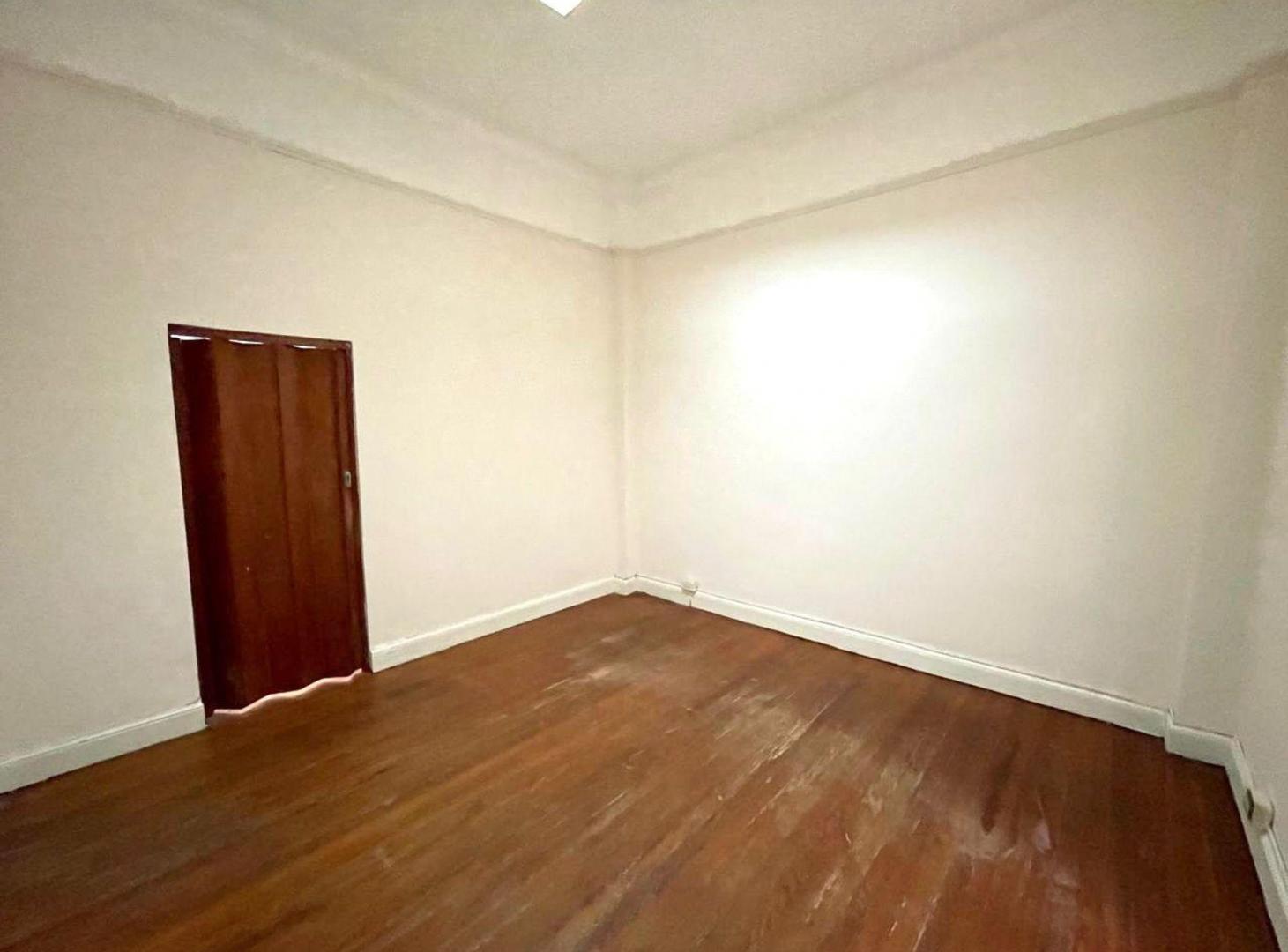 Foto de VENTA DEPARTAMENTO 3 AMBIENTES EN MONSERRAT, imagen 4