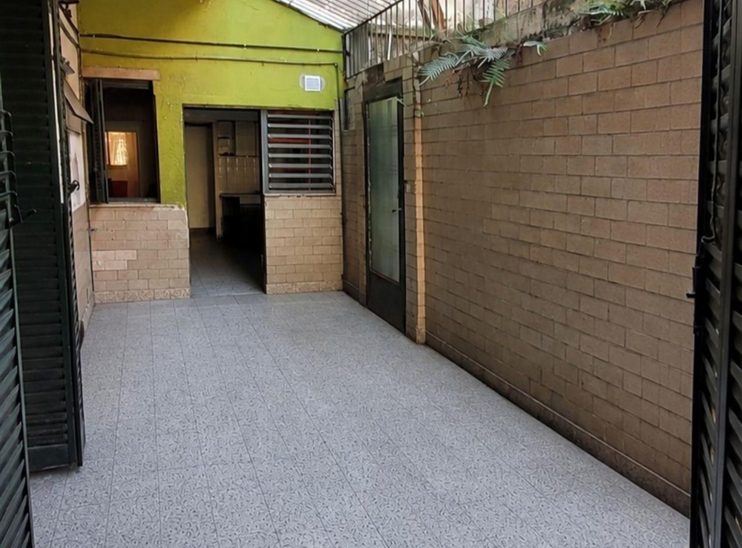 Foto de Venta Paternal Galpón + Vivienda Ph 5 amb. Garage, imagen 2