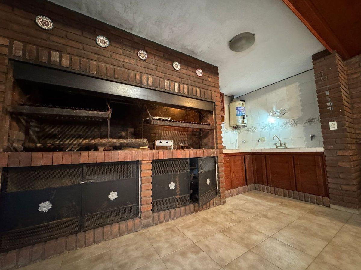 Foto de VENTA CASA 5 ambientes Berazategui, imagen 3