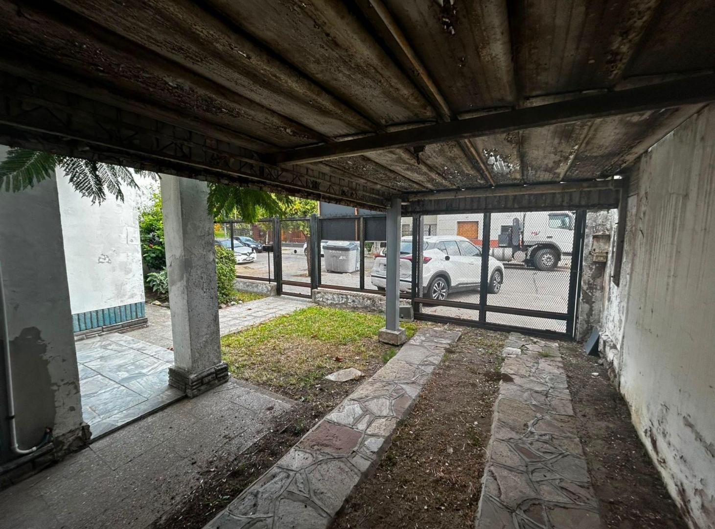 Foto de Venta Casa Liniers 3 ambientes Cochera Terraza, imagen 3