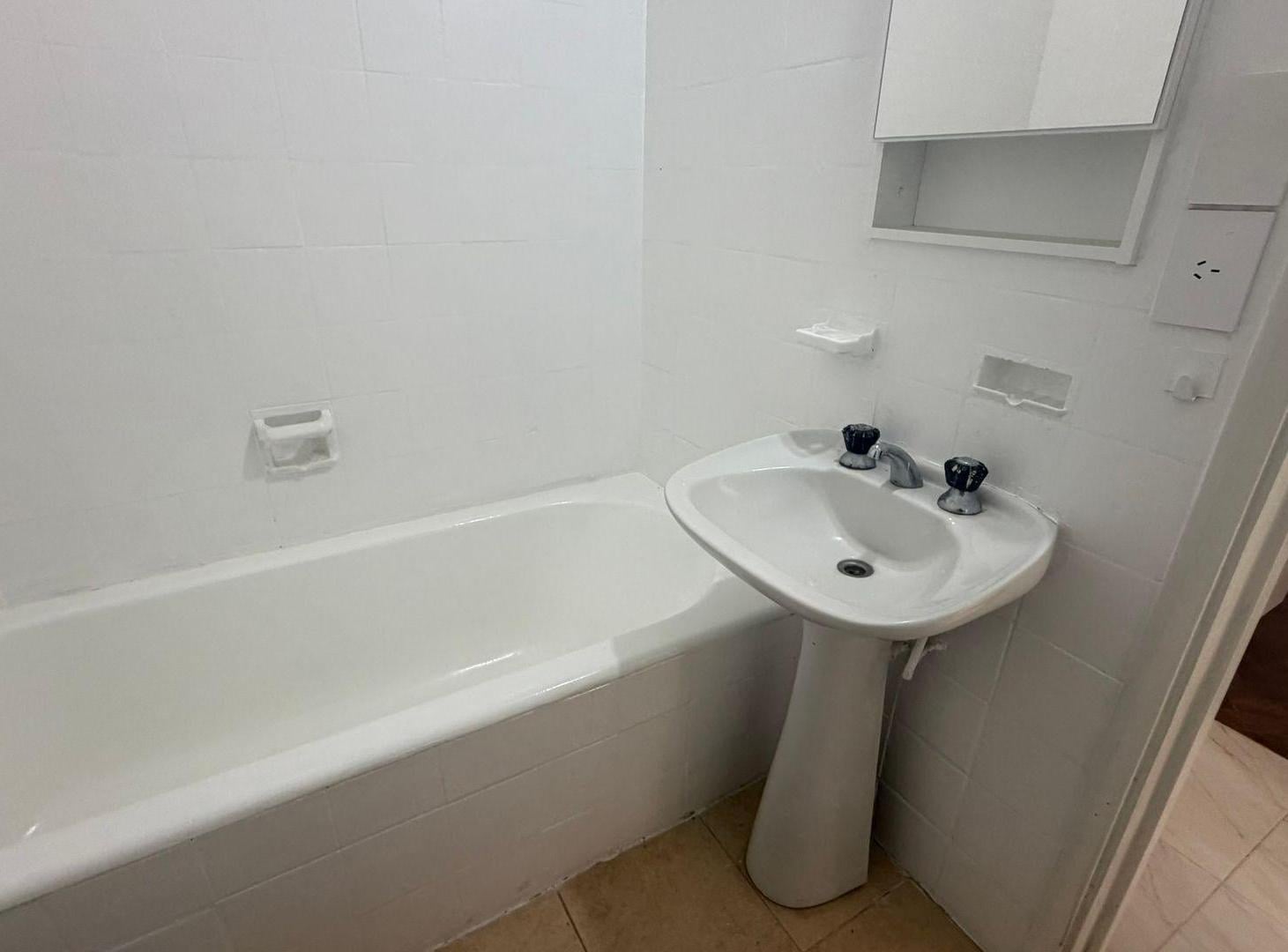 Foto de VENTA DEPARTAMENTO 2 AMB CONSTITUCION REFACCIONADO, imagen 5