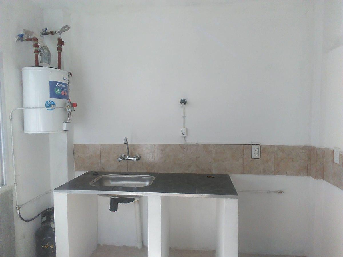 Foto de VENTA PH EN BLOCK GARAGE Y LOCAL EN LANUS, imagen 4