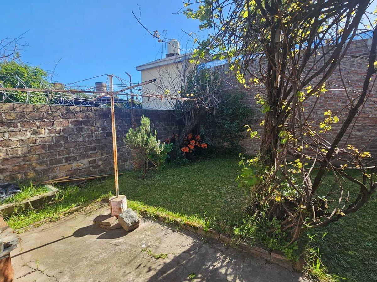 Foto de VENTA CASA 3 AMBIENTES EN GONZALEZ CATAN, imagen 2