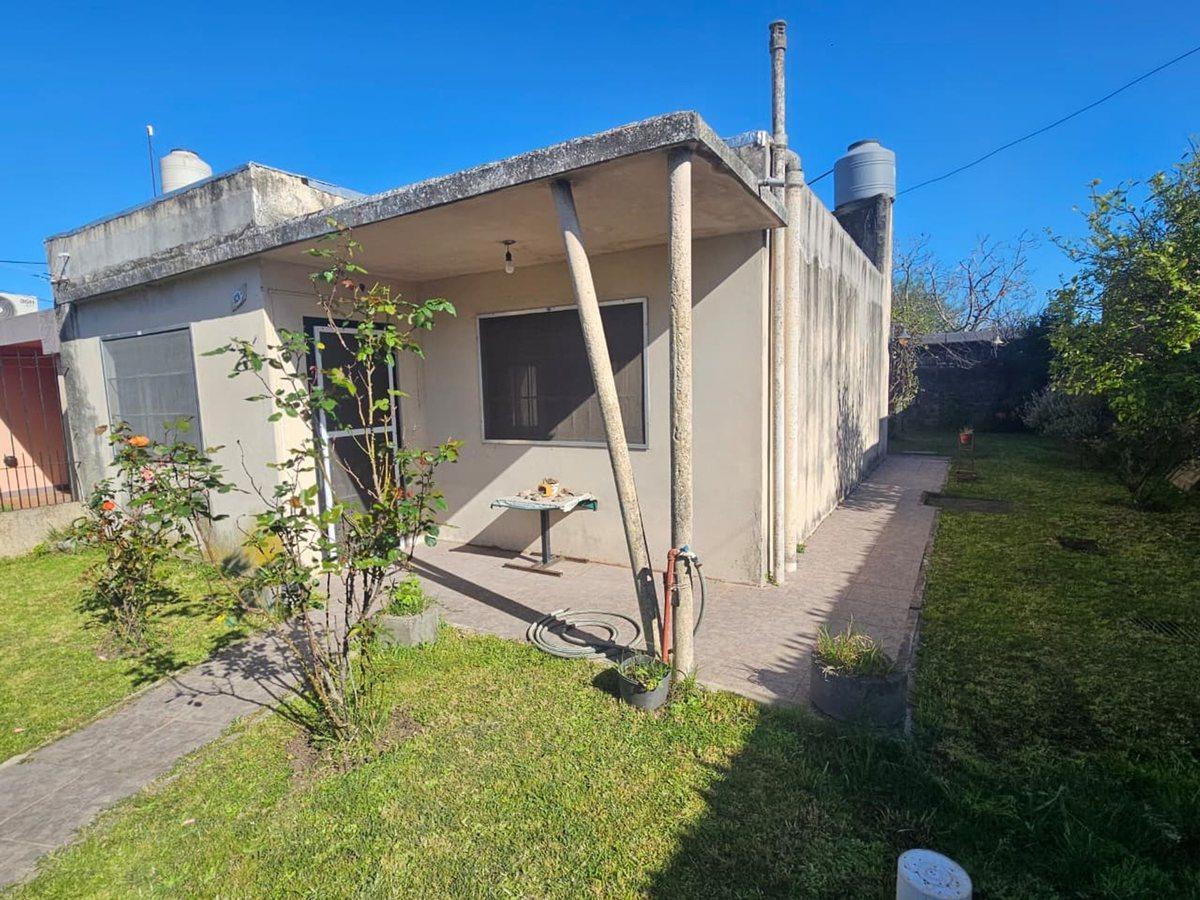 Foto de VENTA CASA 3 AMBIENTES EN GONZALEZ CATAN, imagen 1