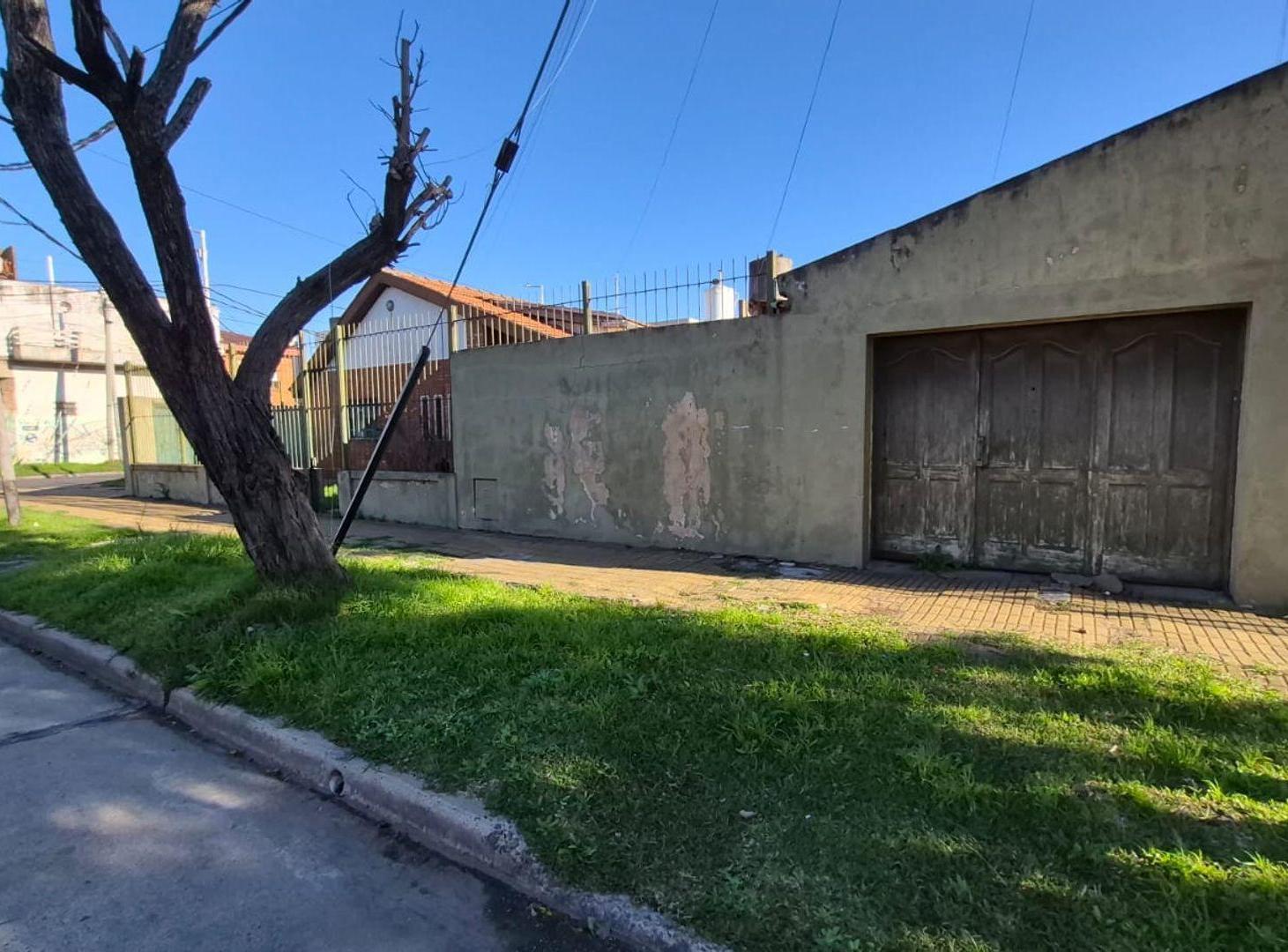 Foto de VENTA SARANDI CHALET 4 AMB EN ESQUINA A RECICLAR, imagen 1