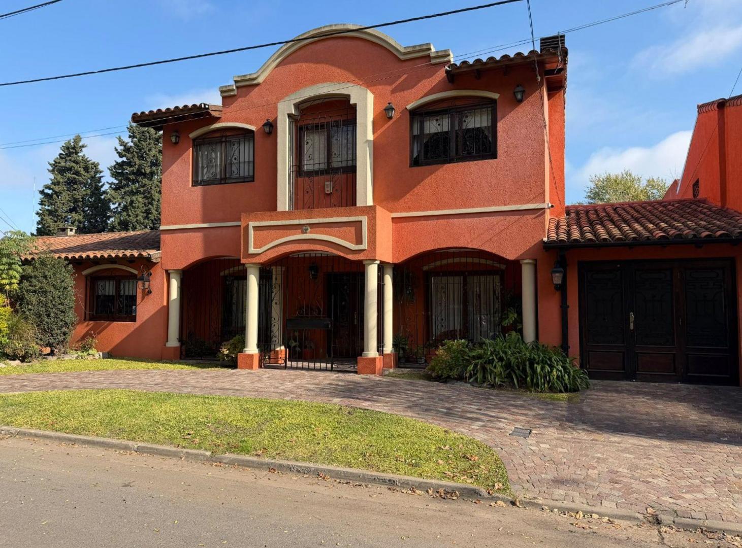 Foto de Venta casa 5 amb fondo pileta cochera Ciudad Evita, imagen 4