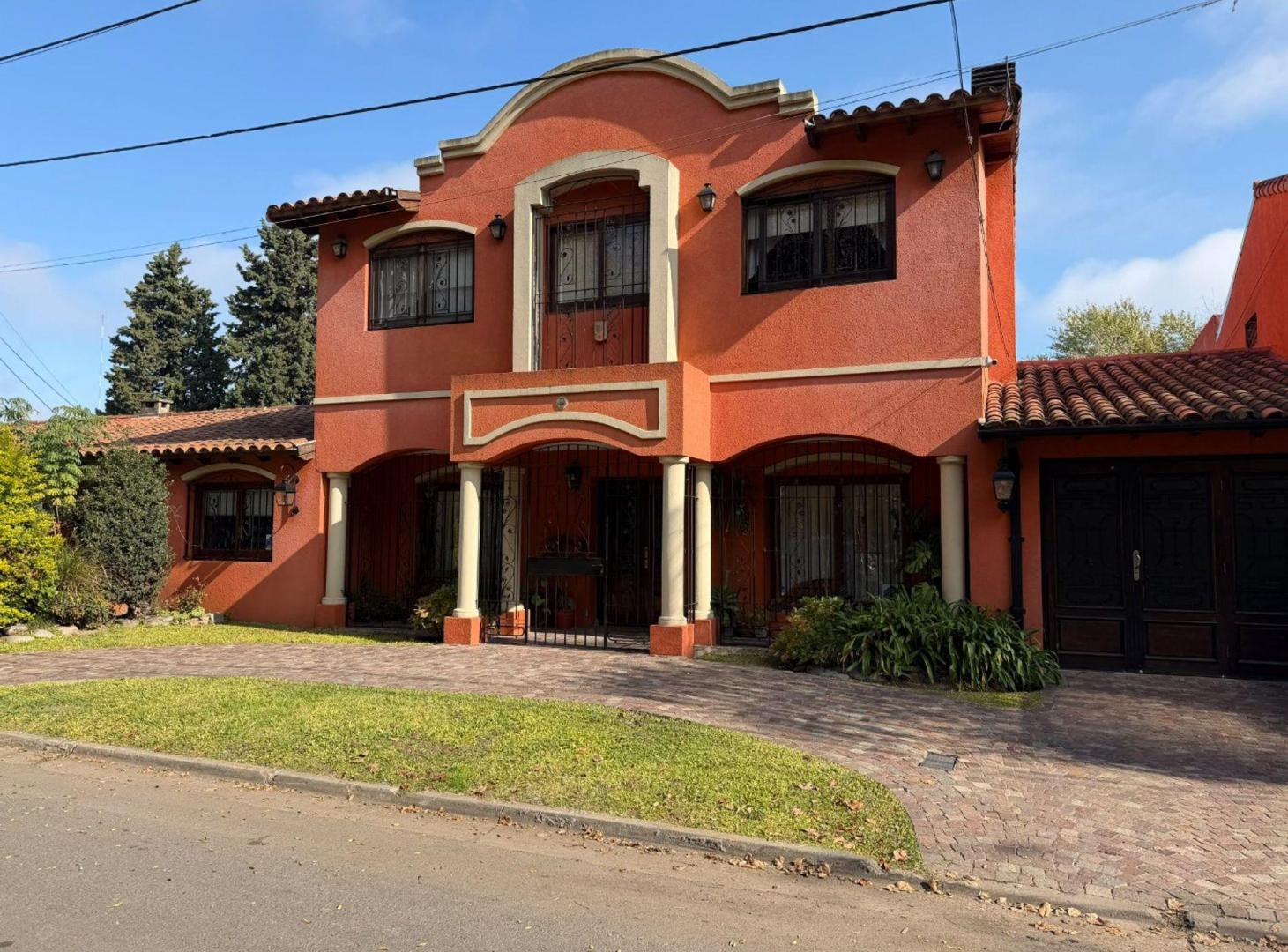 Foto de Venta casa 5 amb fondo pileta cochera Ciudad Evita, imagen 5