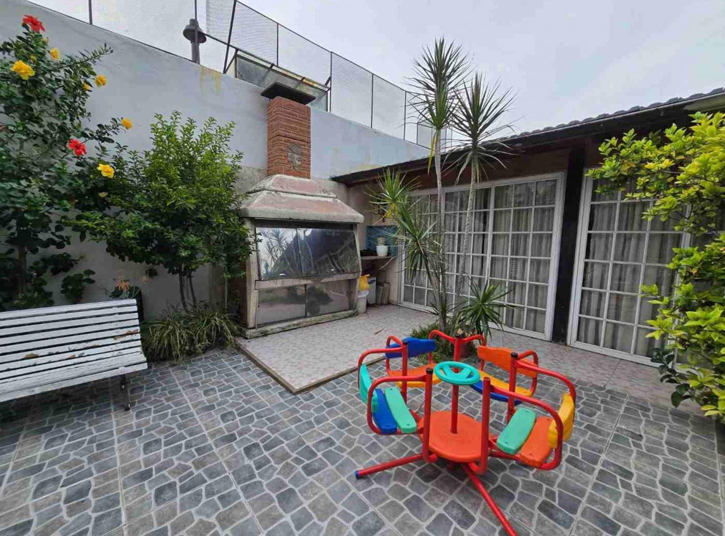 Foto de VENTA CASA HAEDO 4 AMB CON PLAYROOM Y DOS COCHERAS, imagen 3