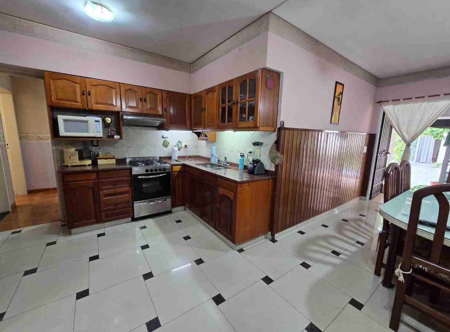 Foto de VENTA CASA HAEDO 4 AMB CON PLAYROOM Y DOS COCHERAS, imagen 4