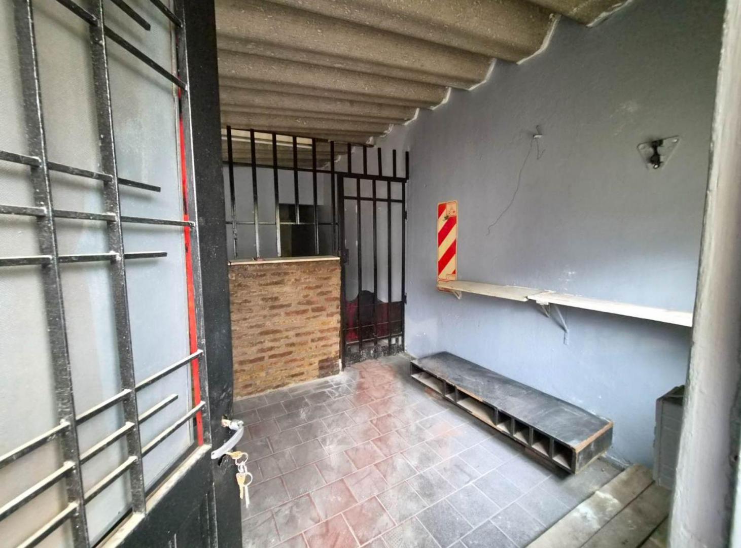 Foto de Venta Galpón de 285 mts en esquina Lomas del mirad, imagen 2