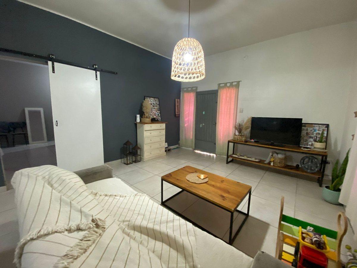 Foto de VENTA CASA 4 AMBIENTES EN BERAZATEGUI CON PATIO, imagen 2