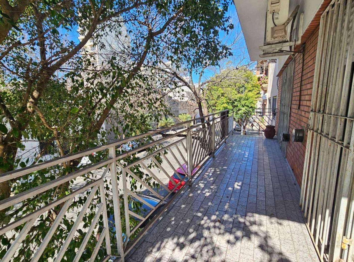 Foto de CASA EN VENTA 8 AMBIENTES CON COCHERA Y LOCAL, imagen 5