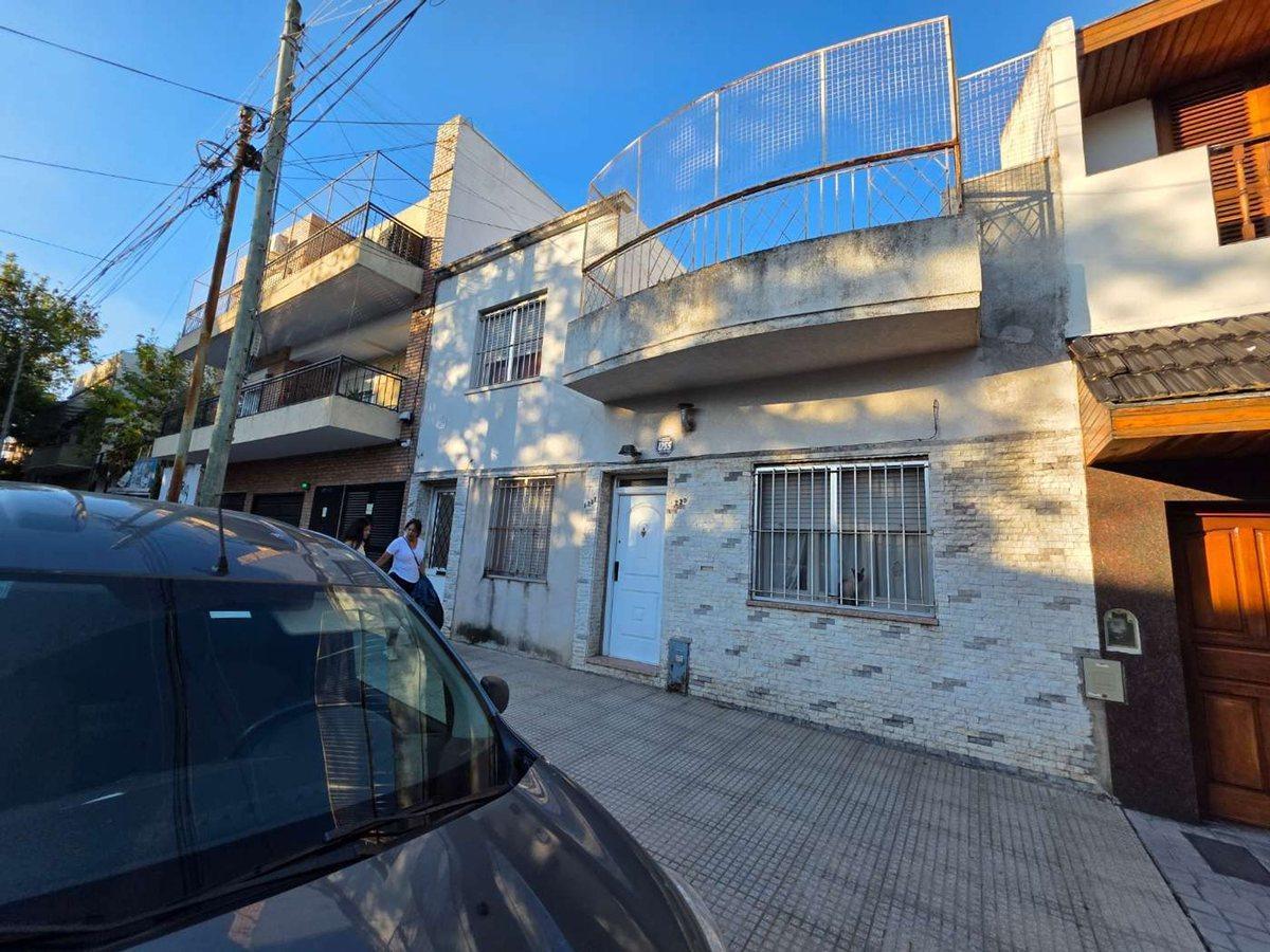 Foto de Venta PH 4 ambientes patio terraza Monte Castro, imagen 1