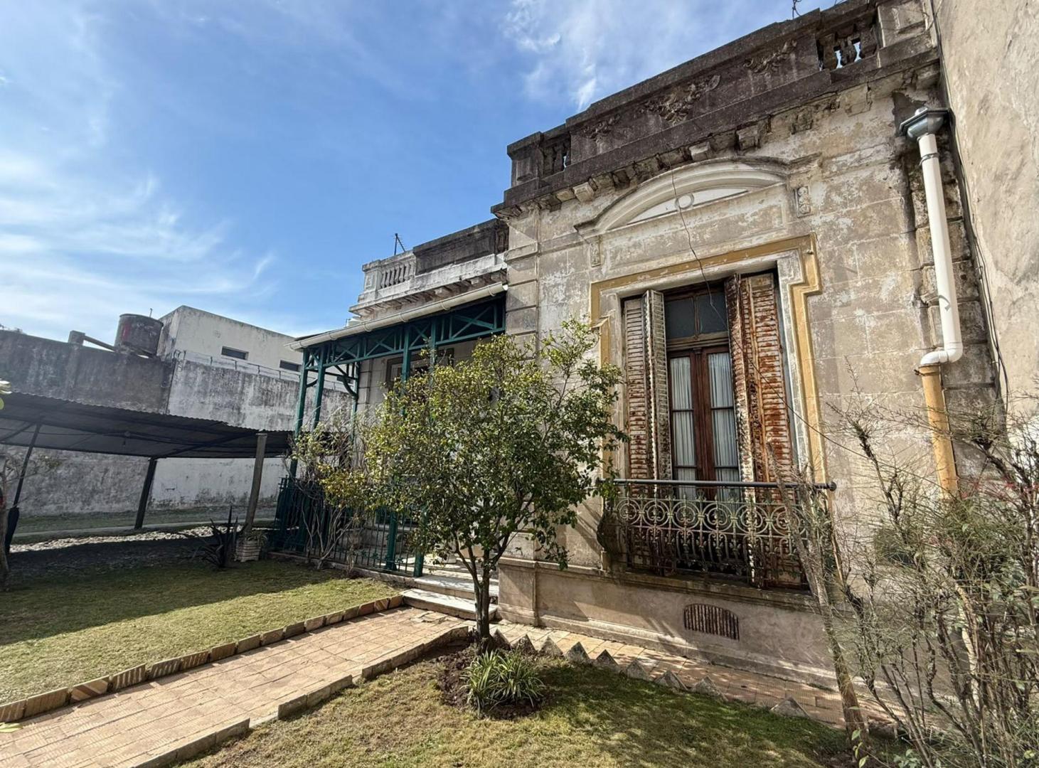 Foto de LOTE CON VIVIENDA 4 AMB. EN VILLA LUGANO 896 M2, imagen 4
