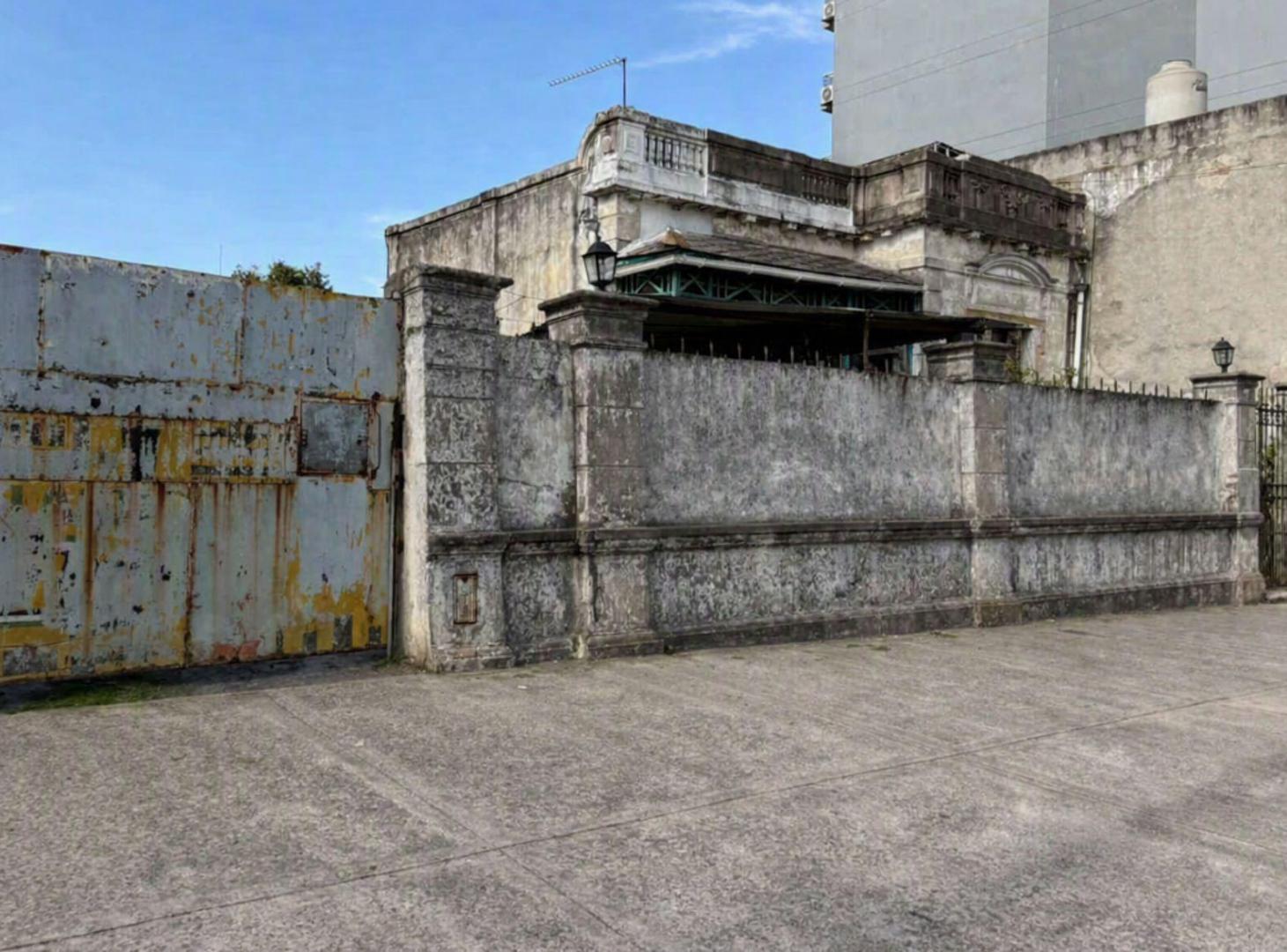 Foto de LOTE CON VIVIENDA 4 AMB. EN VILLA LUGANO 896 M2, imagen 1