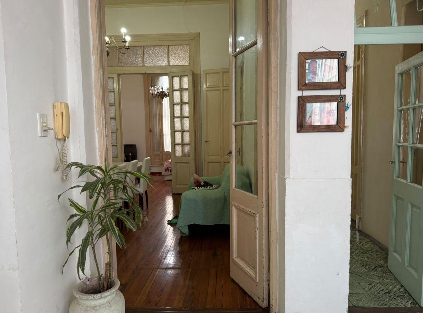 Foto de VENTA CASA DE EPOCA V. LUGANO 4 AMB LOTE DE 896 M2, imagen 3